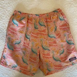 Men’s Vineyard Vines pink and blue with pelicans Chappy Swim Trunks size L